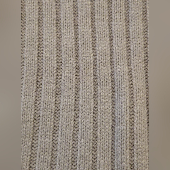 Divided H&M Ribbed Knit Sleeveless Sweater Vest - Picture 3 of 8